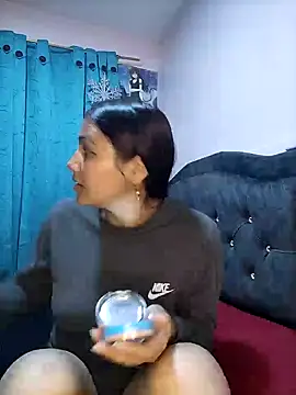 Nahiara velez online show from 02/08/25, 11:45