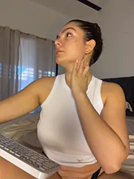 Snapshot of eva_y_marcelo chatting on 06/20/26, 11:46 eva y marcelo online show from 06/20/26, 11:46