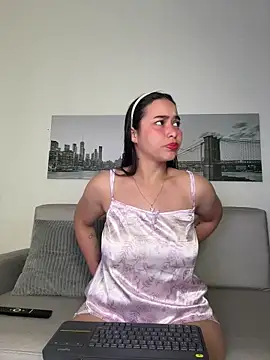 Snapshot of SophieRoyals chatting on 04/25/26, 12:30 SophieRoyals online show from 04/25/26, 12:30