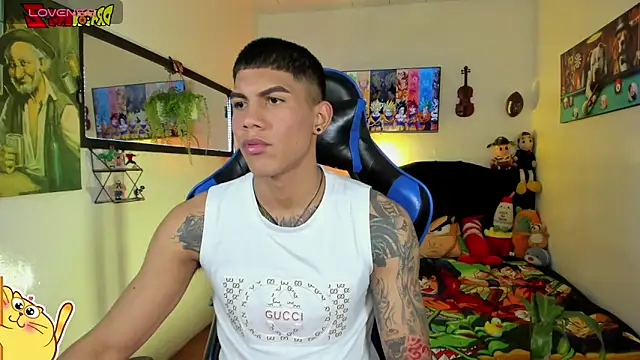 Snapshot of Damian_latinxxx chatting on 05/13/26, 03:04 Damian latinxxx online show from 05/13/26, 03:04