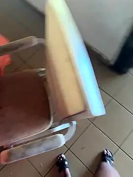 Snapshot of _Gyy_ chatting on 10/12/25, 08:35  Gyy  online show from 10/12/25, 08:35