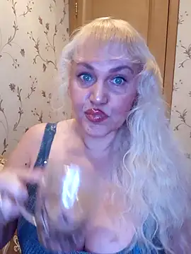 IsabellaBoni online show from 12/18/25, 07:03