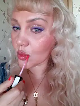 Snapshot of IsabellaBoni chatting on 03/23/26, 06:17 IsabellaBoni online show from 03/23/26, 06:17