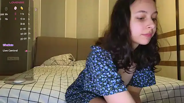 Snapshot of Agatha_Sade chatting on 02/12/25, 04:44 Agatha Sade online show from 02/12/25, 04:44