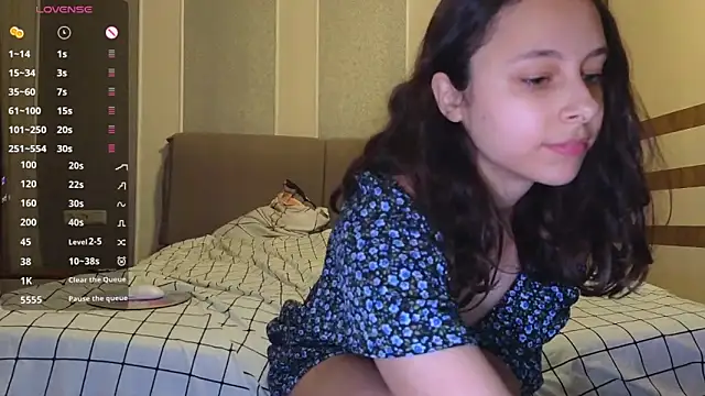 Snapshot of Agatha_Sade chatting on 03/03/25, 06:12 Agatha Sade online show from 03/03/25, 06:12