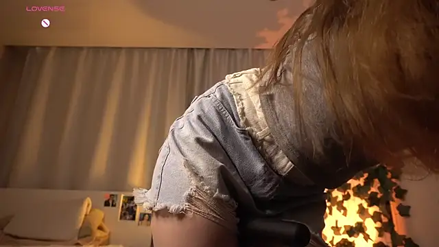 Snapshot of brendacom chatting on 04/13/26, 04:12 brendacom online show from 04/13/26, 04:12