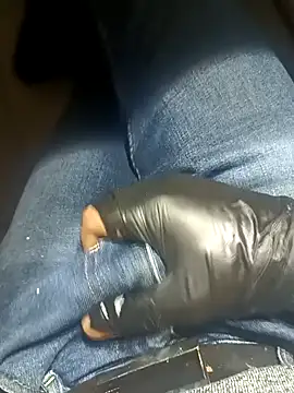 Snapshot of franko1987 chatting on 01/04/25, 12:27 franko1987 online show from 01/04/25, 12:27