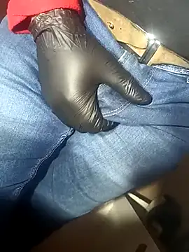 Snapshot of franko1987 chatting on 02/19/25, 12:00 franko1987 online show from 02/19/25, 12:00