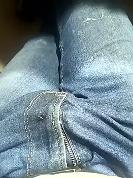 Snapshot of franko1987 chatting on 03/04/25, 02:42 franko1987 online show from 03/04/25, 02:42