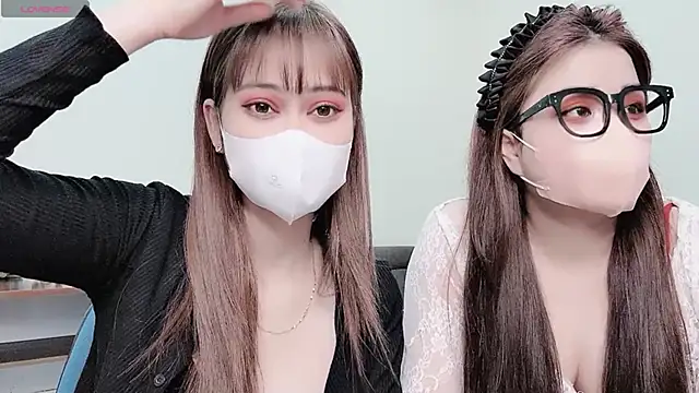 Snapshot of LyLy_Office chatting on 12/23/24, 12:19 LyLy Office online show from 12/23/24, 12:19