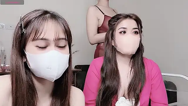 Snapshot of LyLy_Office chatting on 02/19/25, 12:11 LyLy Office online show from 02/19/25, 12:11