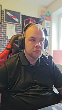 Snapshot of PupW0lfy chatting on 04/14/26, 01:39 PupW0lfy online show from 04/14/26, 01:39