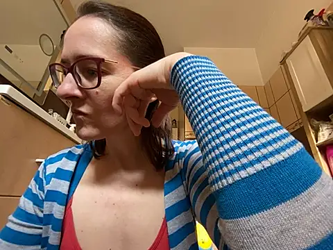 Snapshot of Milky_hairy_mommy chatting on 03/05/26, 07:04 Milky hairy mommy online show from 03/05/26, 07:04