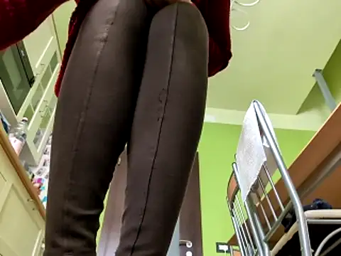 Snapshot of Milky_hairy_mommy chatting on 03/13/26, 08:21 Milky hairy mommy online show from 03/13/26, 08:21