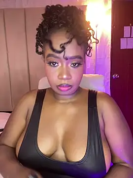 Snapshot of Britanymooree chatting on 03/13/26, 09:54 Britanymooree online show from 03/13/26, 09:54