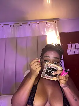 Snapshot of Britanymooree chatting on 03/18/26, 08:56 Britanymooree online show from 03/18/26, 08:56