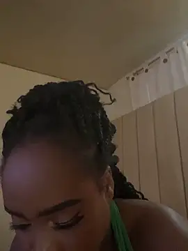 Snapshot of Britanymooree chatting on 03/20/26, 08:14 Britanymooree online show from 03/20/26, 08:14