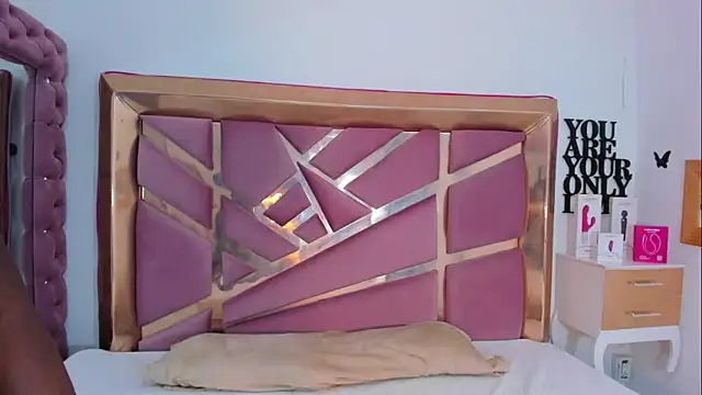 Snapshot of Britanymooree chatting on 04/10/26, 08:57 Britanymooree online show from 04/10/26, 08:57