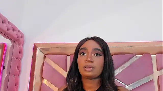 Snapshot of Britanymooree chatting on 04/16/26, 07:58 Britanymooree online show from 04/16/26, 07:58