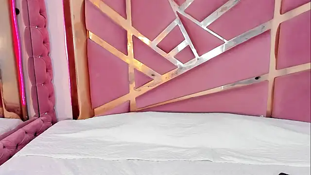 Snapshot of Britanymooree chatting on 04/16/26, 09:39 Britanymooree online show from 04/16/26, 09:39