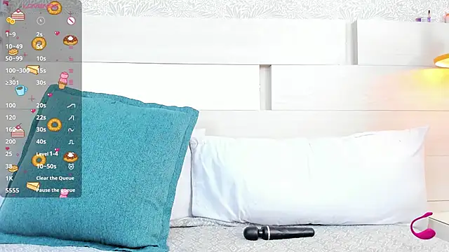 Snapshot of Isabela_Coleman chatting on 11/05/25, 02:28 Isabela Coleman online show from 11/05/25, 02:28