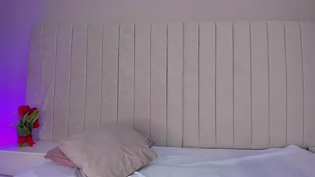 Littleolivia  online show from 01/22/25, 04:02