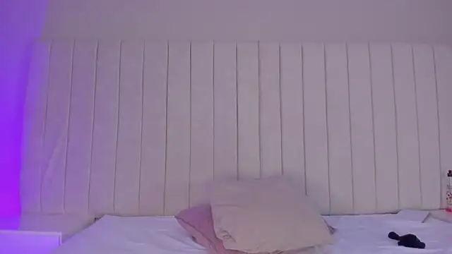 Littleolivia  online show from 02/03/25, 07:21