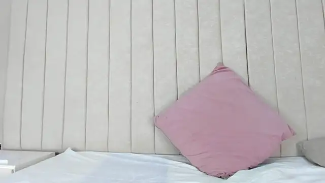 Littleolivia  online show from 02/05/25, 01:00