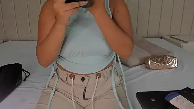 Littleolivia  online show from 02/25/25, 01:17