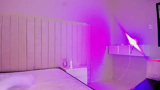 Littleolivia  online show from 12/03/25, 12:36