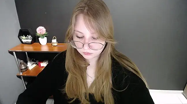 lady minx online show from 03/17/25, 11:10