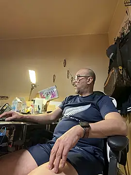 Snapshot of tsugu1105 chatting on 07/16/26, 10:43 tsugu1105 online show from 07/16/26, 10:43