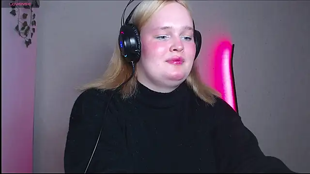 rozzhaos8 online show from 10/25/25, 07:08