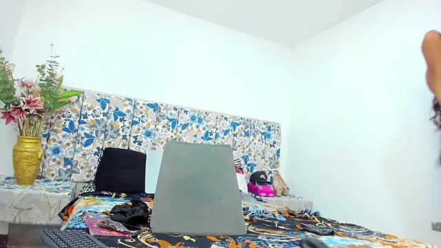 mia foxts online show from 03/08/26, 04:44