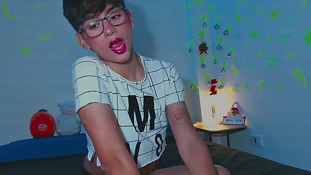 Snapshot of arnold_laurent_ chatting on 12/08/24, 10:57 arnold laurent online show from 12/08/24, 10:57