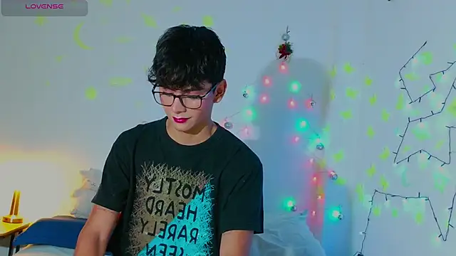 Snapshot of arnold_laurent_ chatting on 12/20/24, 11:16 arnold laurent online show from 12/20/24, 11:16