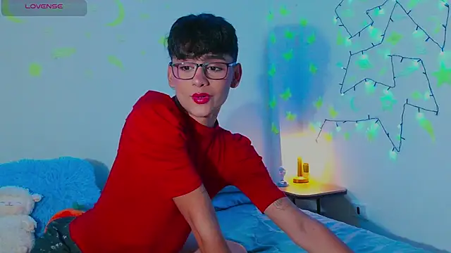 Snapshot of arnold_laurent_ chatting on 01/05/25, 10:19 arnold laurent online show from 01/05/25, 10:19