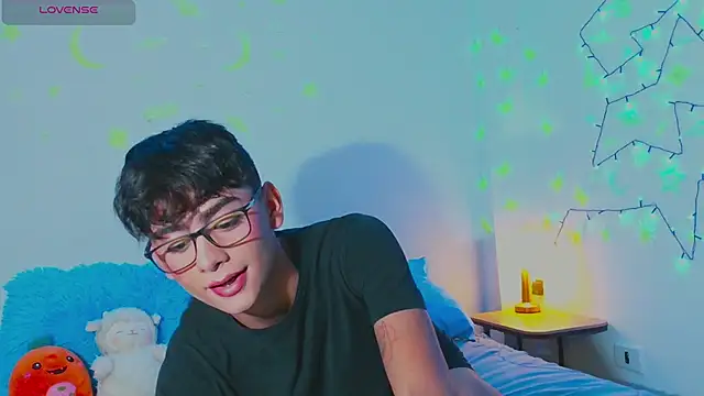 Snapshot of arnold_laurent_ chatting on 01/06/25, 10:37 arnold laurent online show from 01/06/25, 10:37