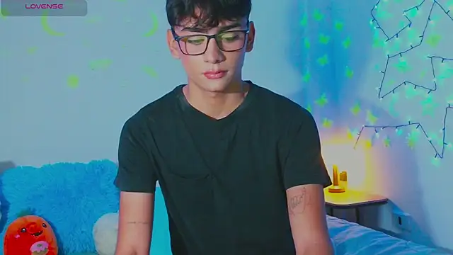 Snapshot of arnold_laurent_ chatting on 01/07/25, 02:10 arnold laurent online show from 01/07/25, 02:10