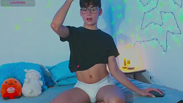 Snapshot of arnold_laurent_ chatting on 01/16/25, 11:37 arnold laurent online show from 01/16/25, 11:37