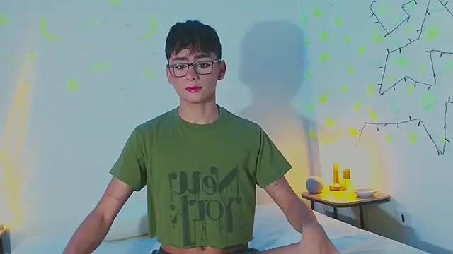 Snapshot of arnold_laurent_ chatting on 02/07/25, 12:09 arnold laurent online show from 02/07/25, 12:09