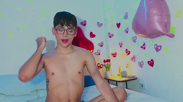 Snapshot of arnold_laurent_ chatting on 02/14/25, 01:13 arnold laurent online show from 02/14/25, 01:13