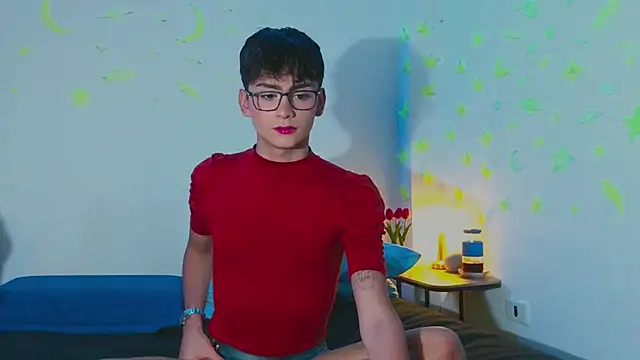 Snapshot of arnold_laurent_ chatting on 03/03/25, 08:21 arnold laurent online show from 03/03/25, 08:21