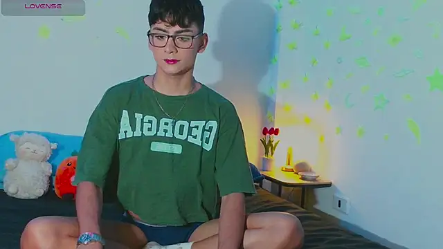 Snapshot of arnold_laurent_ chatting on 03/14/25, 09:00 arnold laurent online show from 03/14/25, 09:00