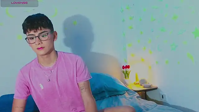 Snapshot of arnold_laurent_ chatting on 03/16/25, 08:54 arnold laurent online show from 03/16/25, 08:54