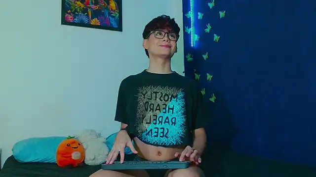 Snapshot of arnold_laurent_ chatting on 10/22/25, 07:19 arnold laurent online show from 10/22/25, 07:19