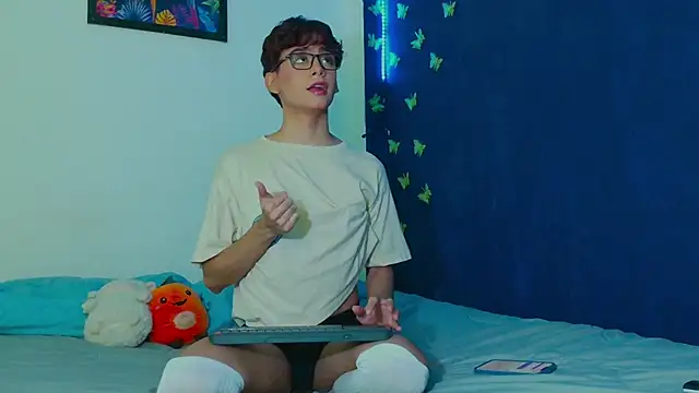 Snapshot of arnold_laurent_ chatting on 10/28/25, 06:17 arnold laurent online show from 10/28/25, 06:17