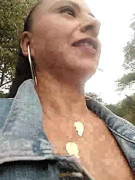 Snapshot of andreu_mature chatting on 02/19/26, 09:22 andreu mature online show from 02/19/26, 09:22