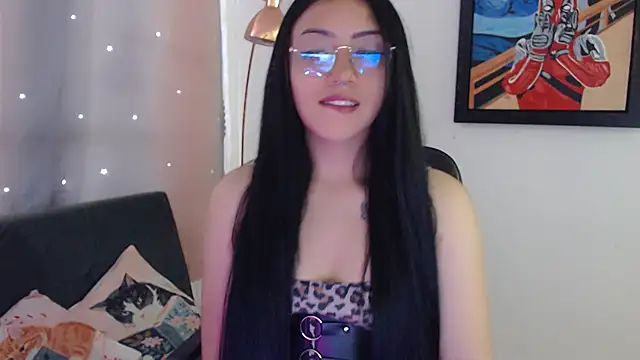 Snapshot of Suzanne_abbey chatting on 05/19/26, 10:49 Suzanne abbey online show from 05/19/26, 10:49