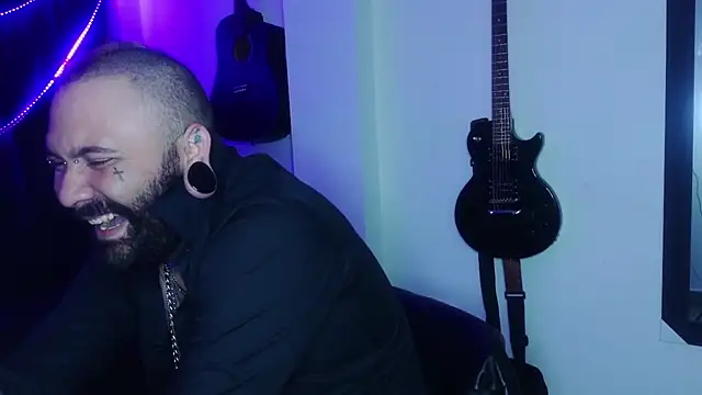 Snapshot of darkclothes chatting on 12/24/24, 12:55 darkclothes online show from 12/24/24, 12:55